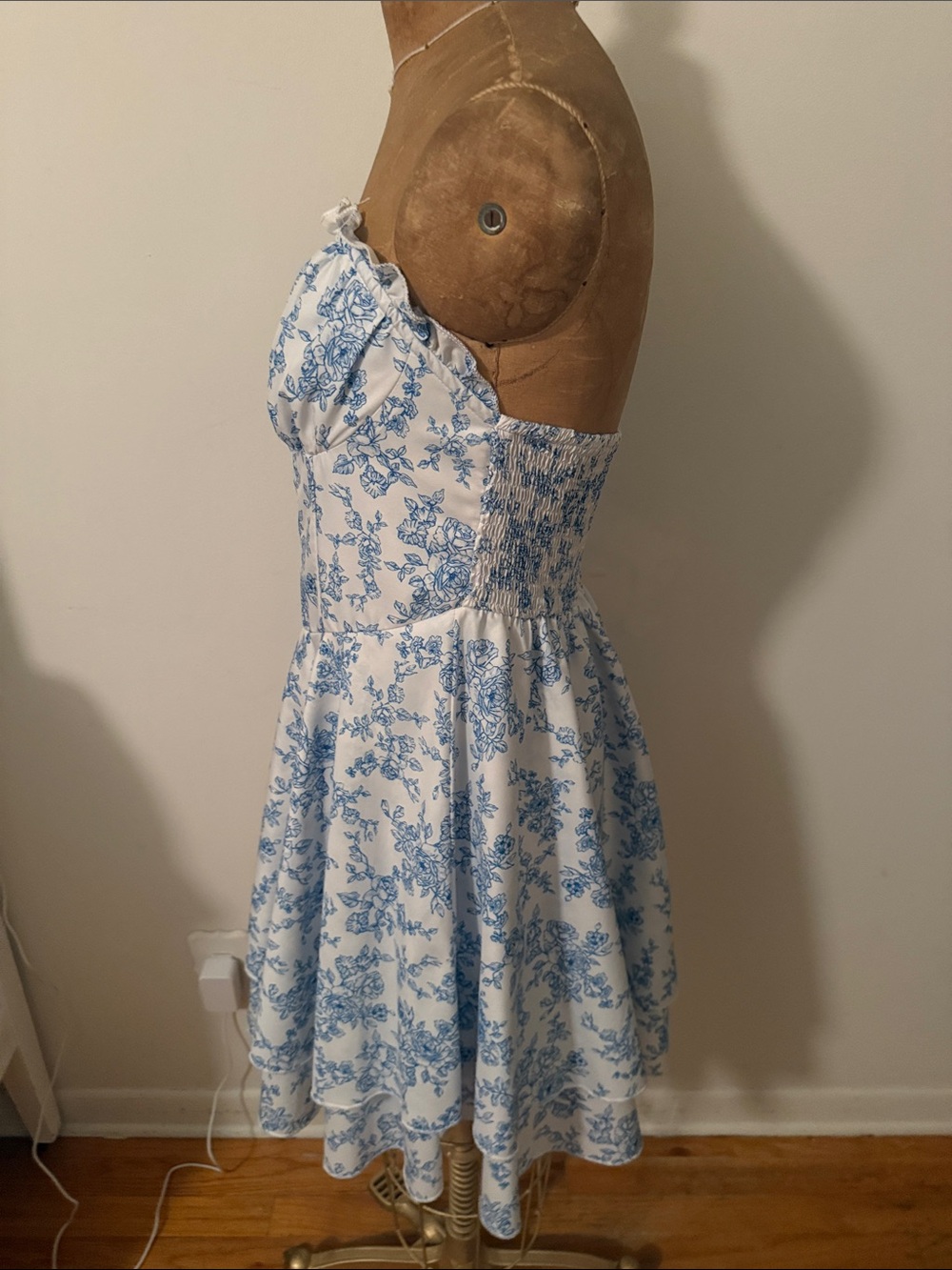 White Ditsy Floral Strapless Dress With Cinched Waist And Double Layer Dress - Picture 4 of 12